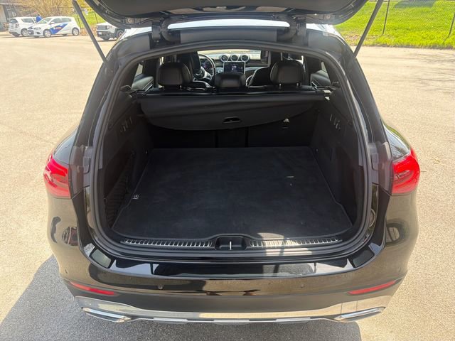 Used 2024 Mercedes-Benz GLC 300 4MATIC image 23