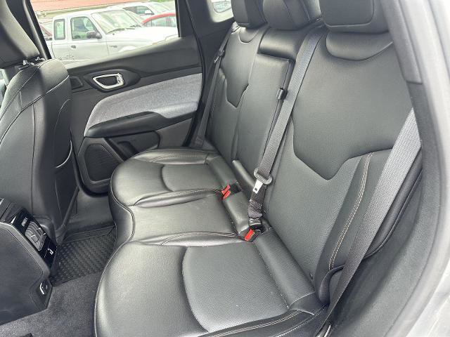 Used 2023 Jeep Compass Latitude w/ Sun and Sound Group AWD/4WD image 17
