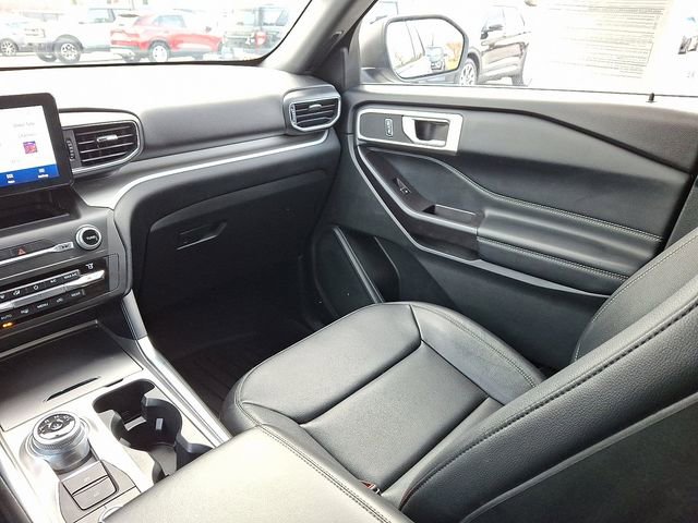 Certified 2020 Ford Explorer XLT w/ Equipment Group 202A image 17