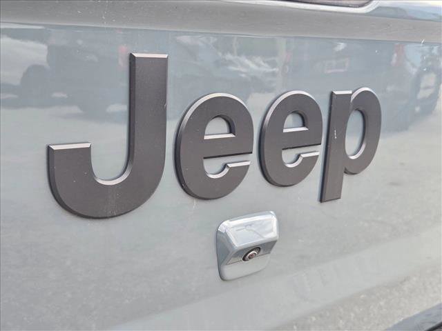 Used 2025 Jeep Gladiator Sport AWD/4WD image 7