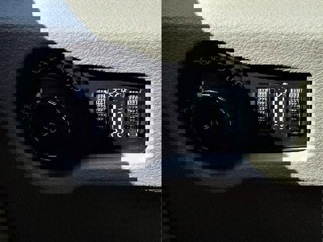 Used 2024 Chrysler Pacifica Touring-L image 22