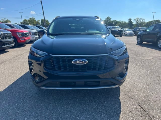 Certified 2023 Ford Escape Platinum w/ Premium Technology Package AWD/4WD image 2