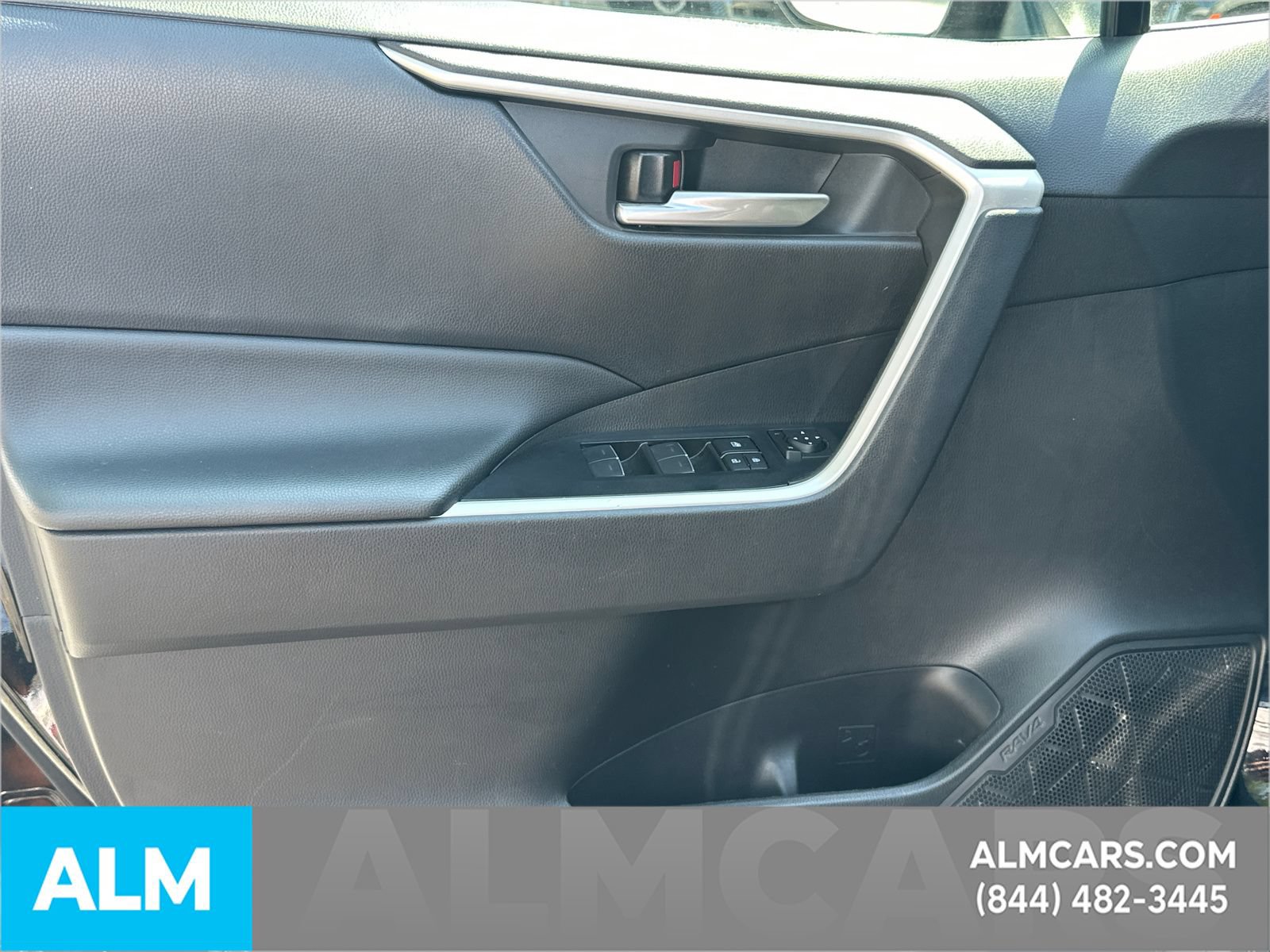 Used 2025 Toyota RAV4 XLE FWD image 12