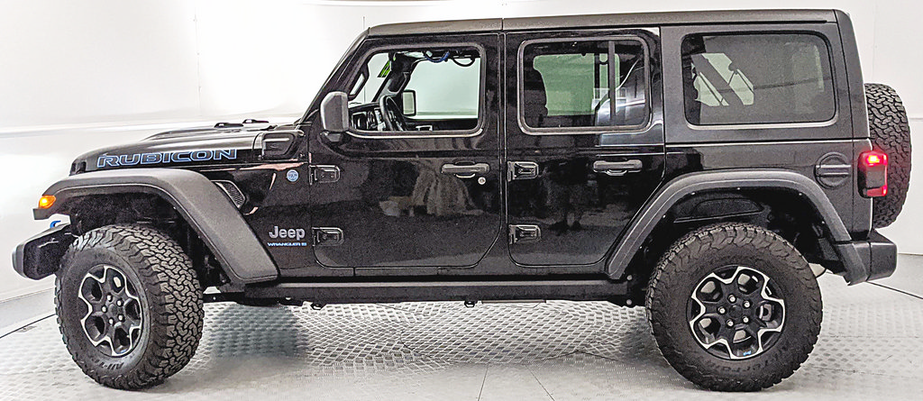 Used 2023 Jeep Wrangler Unlimited Rubicon 4xe AWD/4WD image 5
