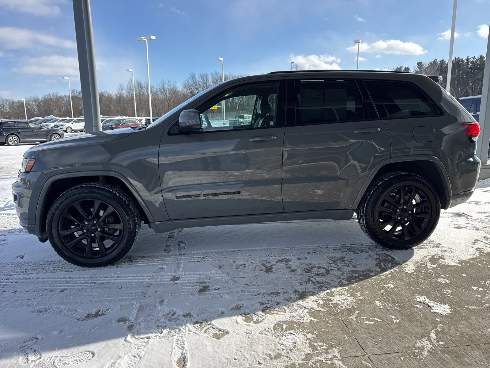 Used 2020 Jeep Grand Cherokee Altitude image 4