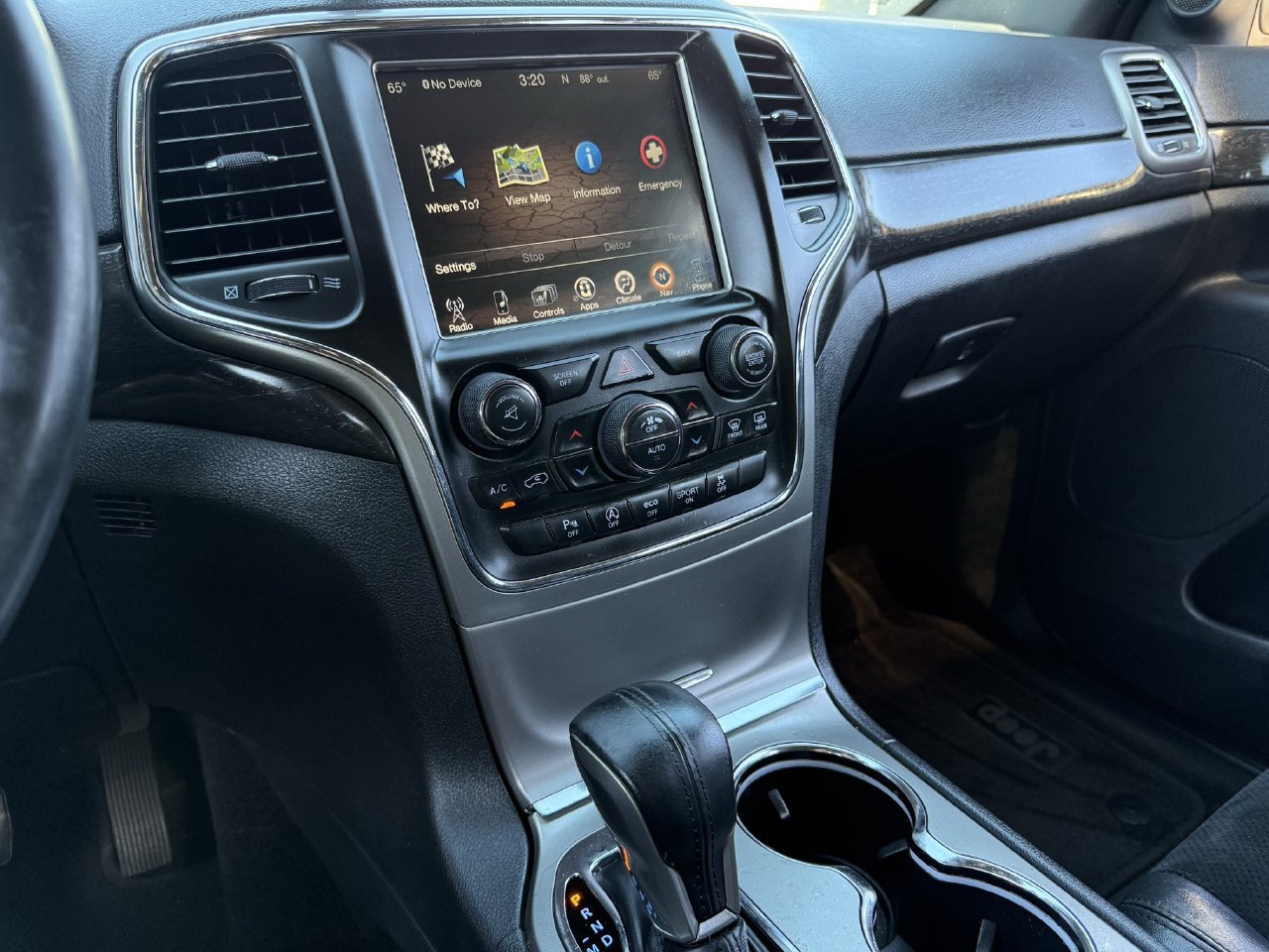 Used 2017 Jeep Grand Cherokee Altitude RWD image 15