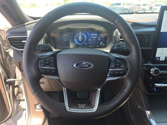 Certified 2023 Ford Explorer King Ranch w/ Technology Package AWD/4WD image 17