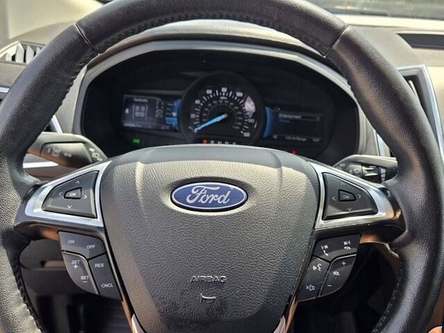 Certified 2024 Ford Edge Titanium AWD/4WD image 25