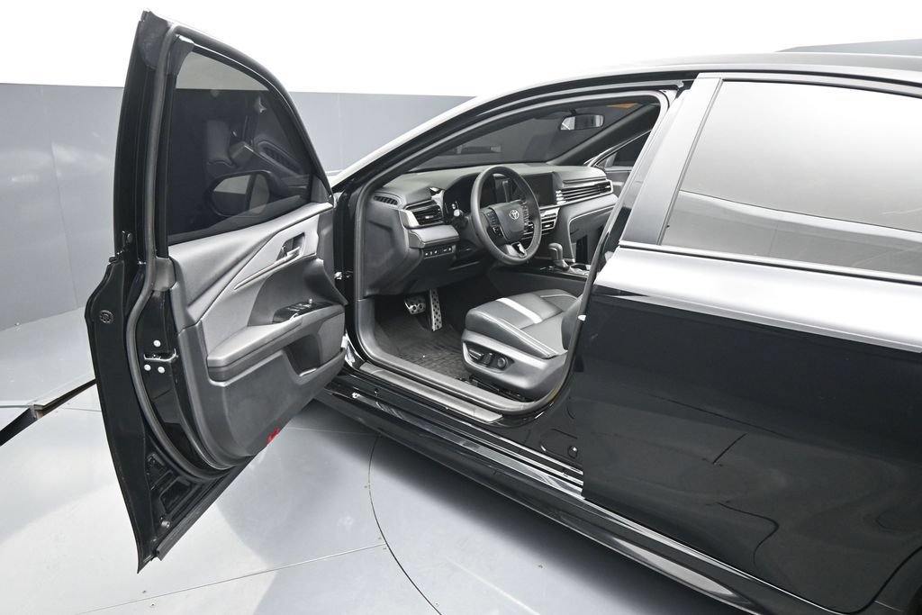 Used 2026 Toyota Camry SE FWD image 9