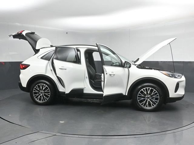 Certified 2024 Ford Escape SE w/ PHEV Premium Package image 57