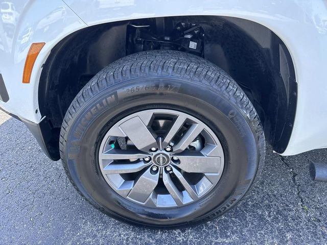 Used 2025 Nissan Frontier SV image 7