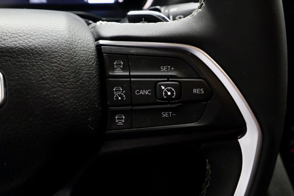 Used 2024 Jeep Grand Cherokee Altitude AWD/4WD image 29