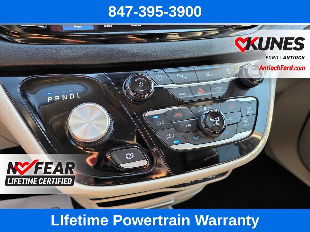 Used 2023 Chrysler Pacifica Touring-L FWD image 34