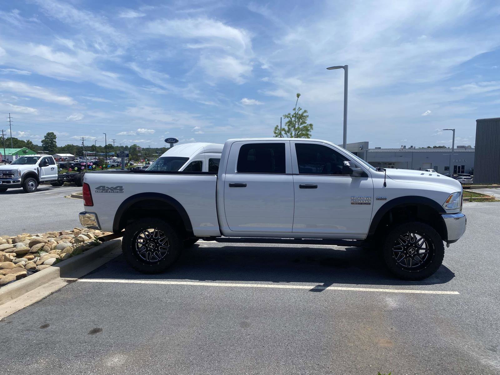 Used 2018 RAM 2500 Tradesman w/ Chrome Appearance Group AWD/4WD image 8