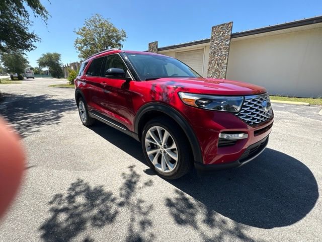 Certified 2022 Ford Explorer Platinum w/ Technology Package AWD/4WD image 3