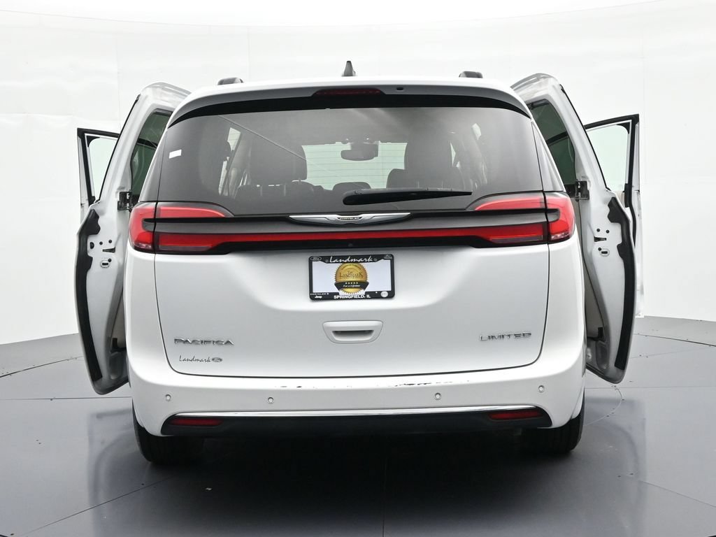 Used 2023 Chrysler Pacifica Limited FWD image 25