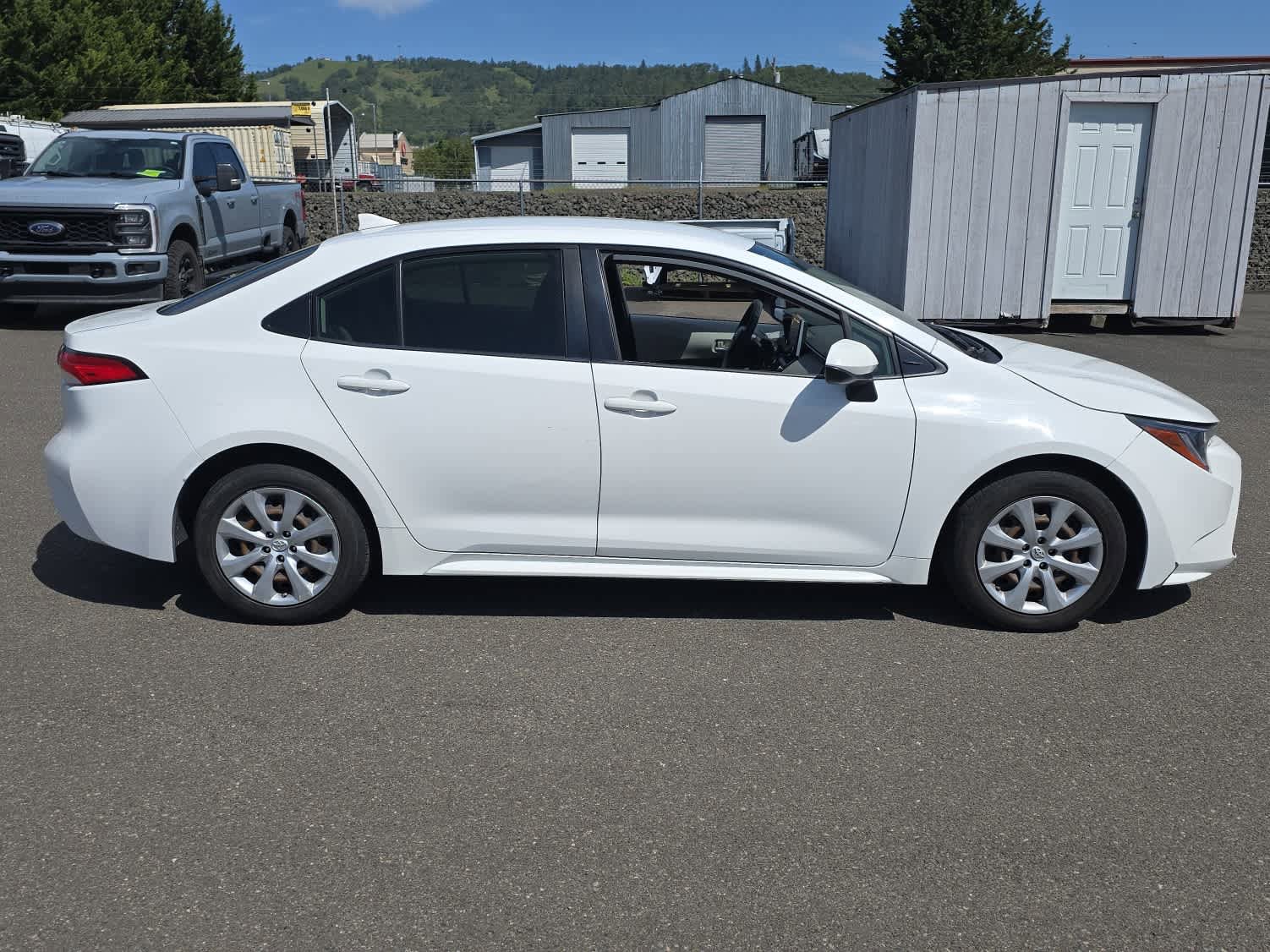 Used 2020 Toyota Corolla LE w/ Carpet Mat Package (TMS) FWD image 5