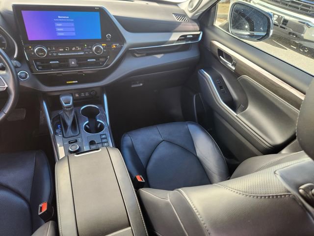 Used 2023 Toyota Highlander Limited image 14