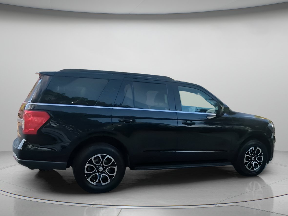 Certified 2024 Ford Expedition XLT RWD image 30