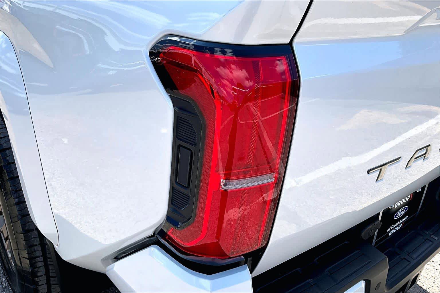 Used 2025 Toyota Tacoma Limited AWD/4WD image 28