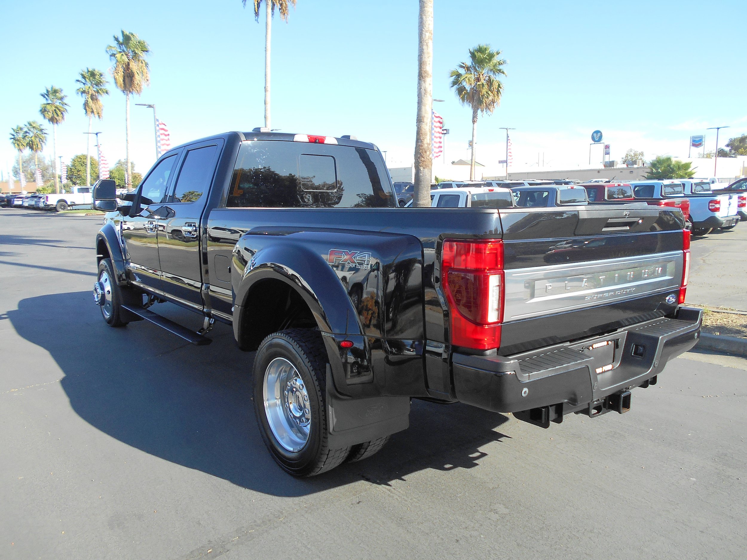 Certified 2021 Ford F450 Platinum w/ FX4 Off-Road Package AWD/4WD image 3