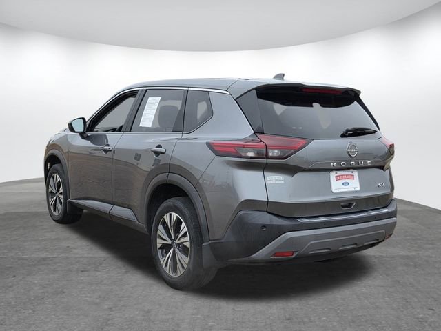 Used 2023 Nissan Rogue SV image 2