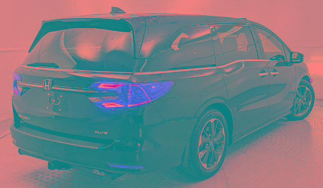 Used 2023 Honda Odyssey Elite image 3