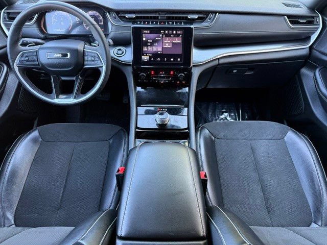 Used 2023 Jeep Grand Cherokee Altitude AWD/4WD image 19