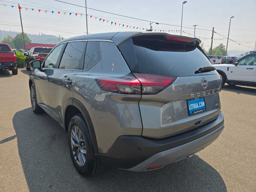 Used 2023 Nissan Rogue S AWD/4WD image 3