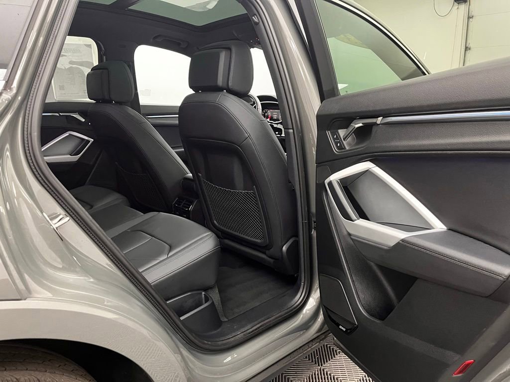 Used 2023 Audi Q3 2.0T Premium Plus w/ Premium Plus Package image 31