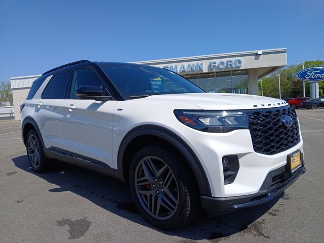Certified 2025 Ford Explorer ST-Line w/ Premium Package AWD/4WD image 2