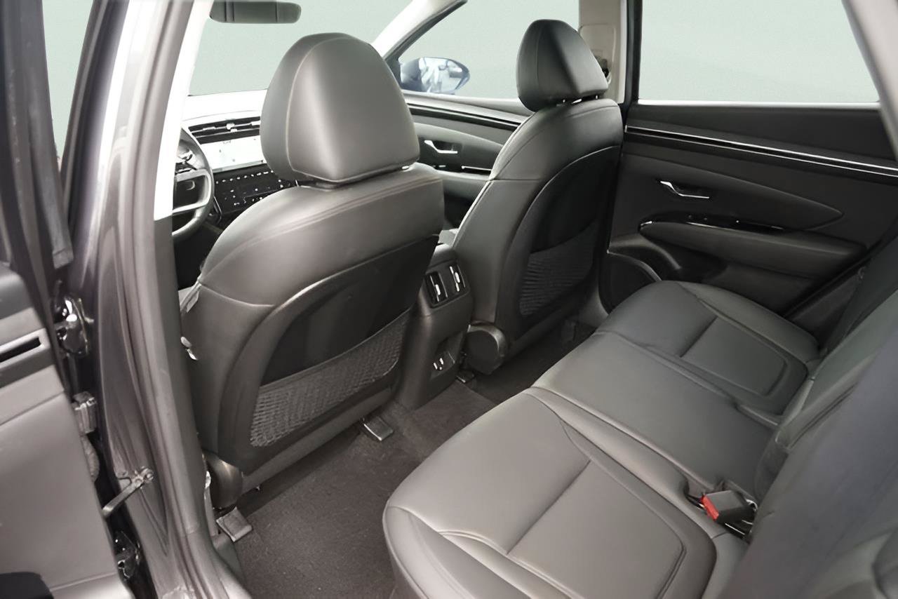 Used 2023 Hyundai Tucson Limited FWD image 12
