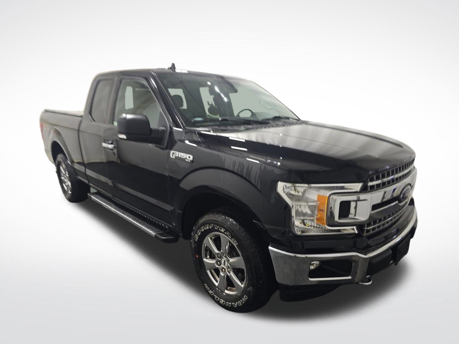 Certified 2018 Ford F150 XLT w/ Equipment Group 302A Luxury AWD/4WD image 3
