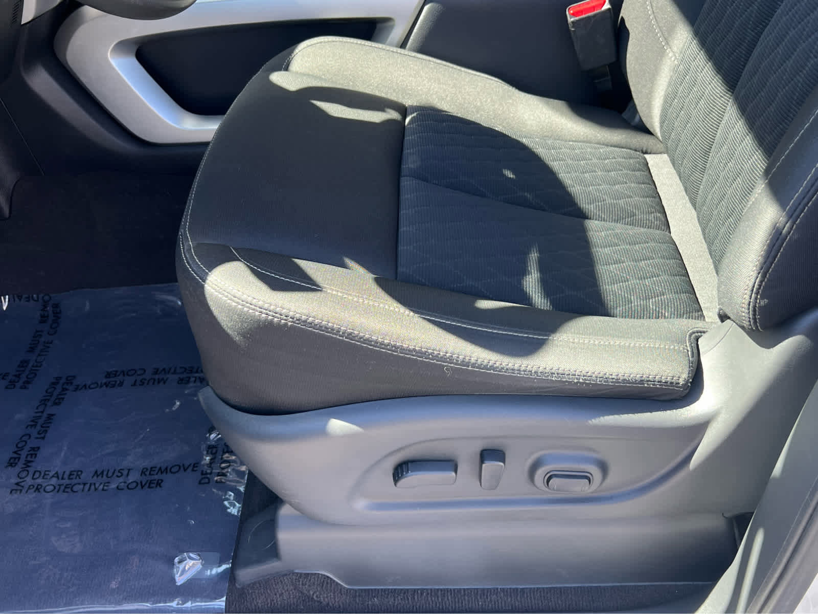 Used 2017 Nissan Titan SV image 29