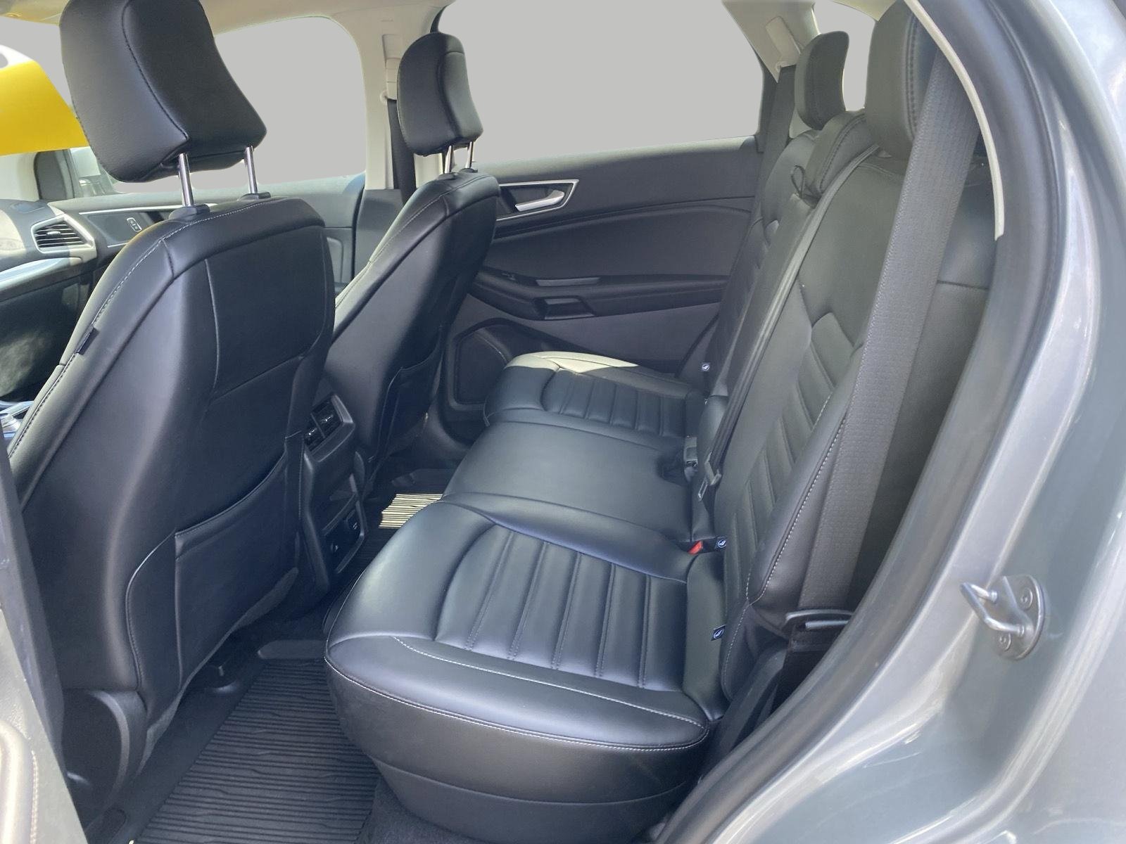 Certified 2024 Ford Edge SEL w/ Convenience Package AWD/4WD image 3