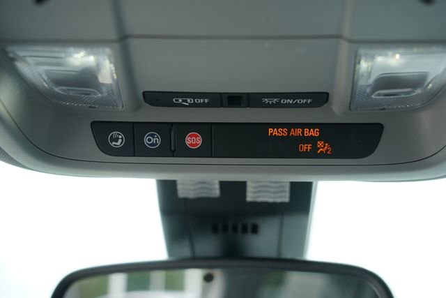 Used 2024 GMC Terrain SLE w/ Driver Convenience Package FWD image 18