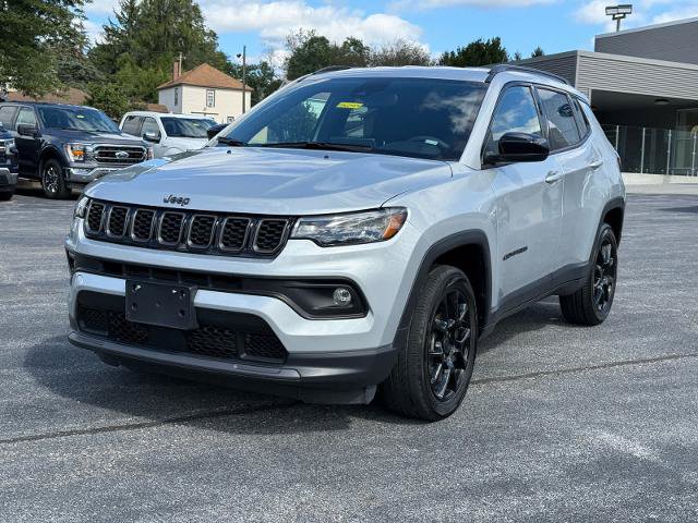 Used 2025 Jeep Compass Latitude w/ Convenience Group AWD/4WD image 7