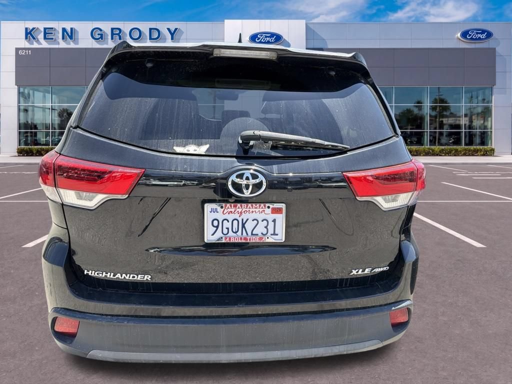 Used 2018 Toyota Highlander XLE AWD/4WD image 8