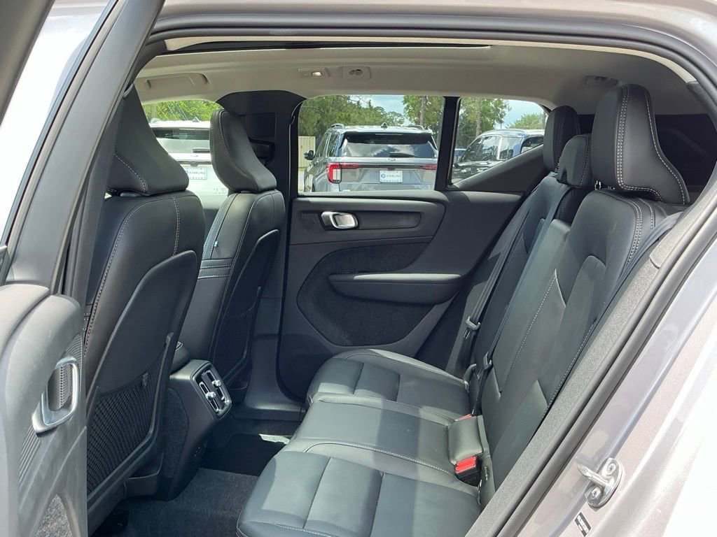 Used 2026 Volvo XC40 B5 Plus AWD/4WD image 32