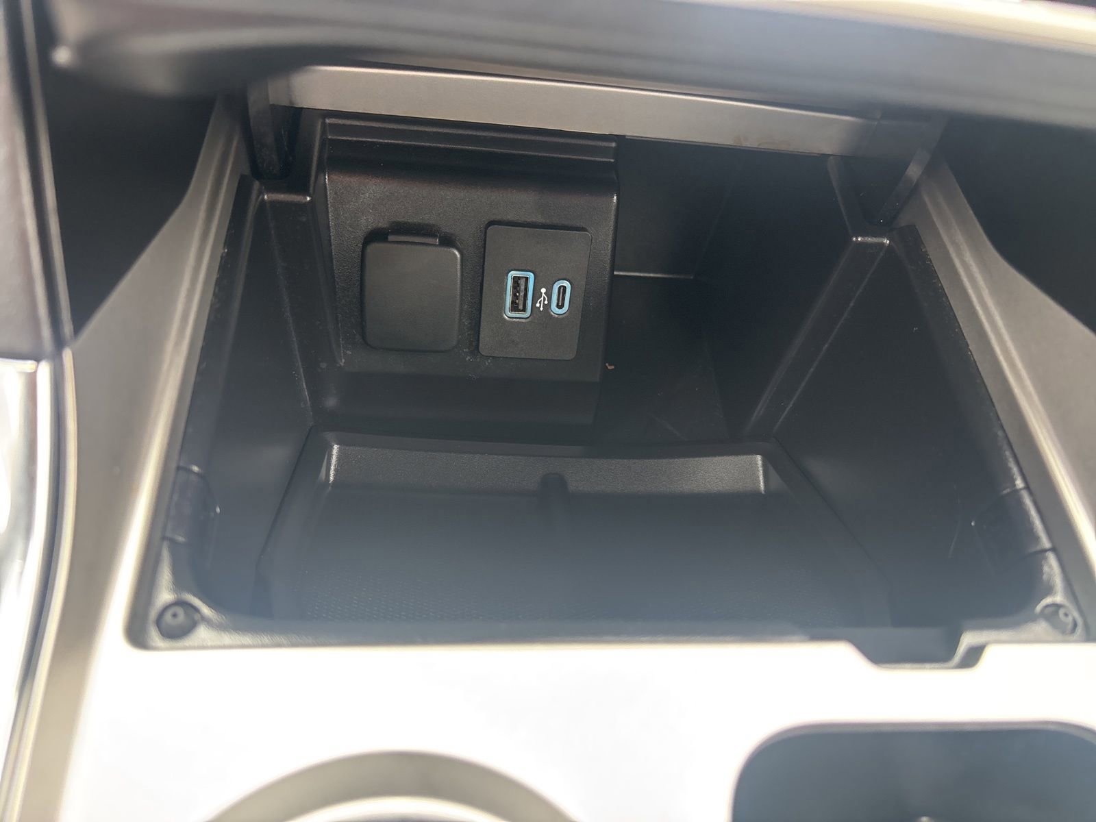 Certified 2023 Ford Explorer XLT w/ Equipment Group 202A image 28