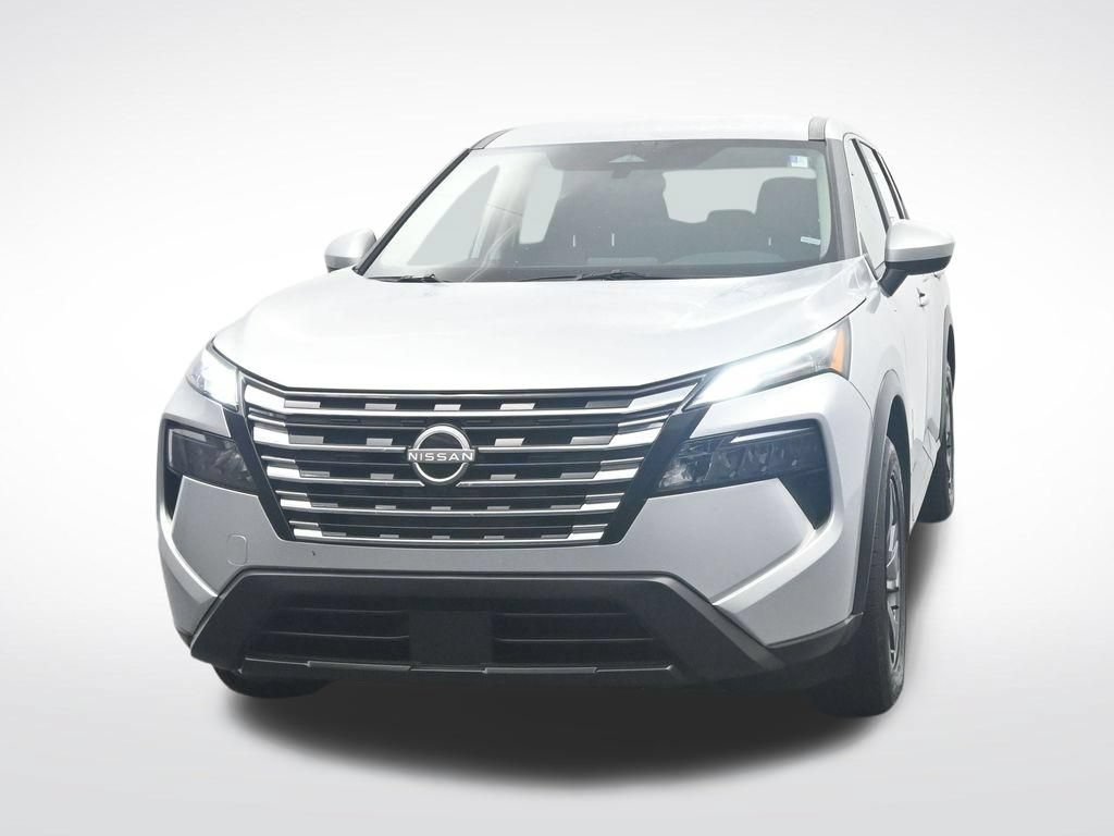 Used 2025 Nissan Rogue SV FWD image 2