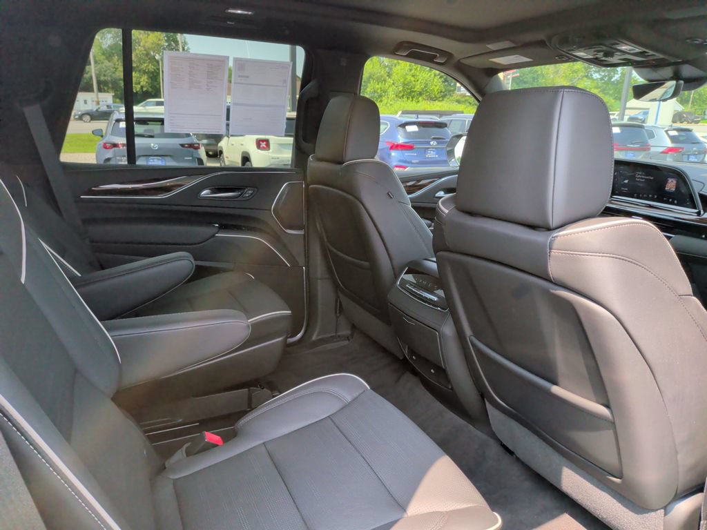 Used 2023 Cadillac Escalade Premium Luxury w/ Performance Package AWD/4WD image 17