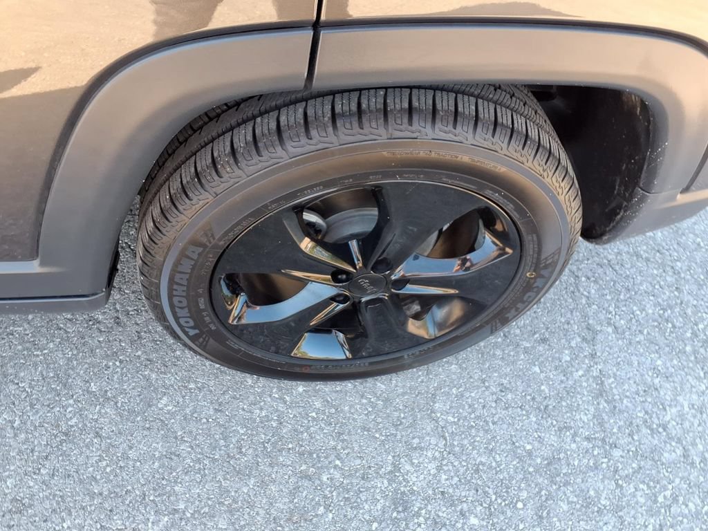 Used 2021 Jeep Compass Latitude FWD image 33