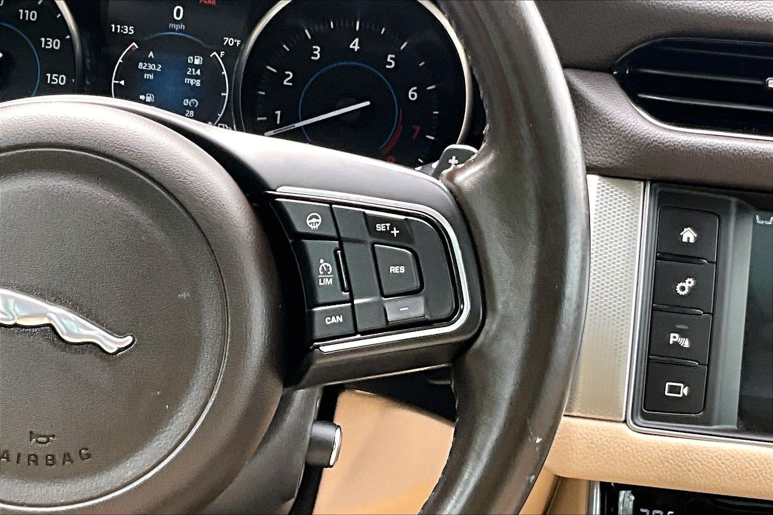 Used 2017 Jaguar XF Premium AWD/4WD image 23