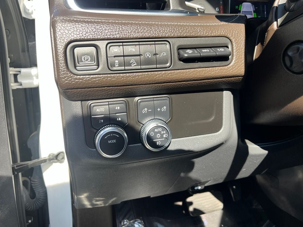 Used 2021 GMC Yukon XL Denali w/ Denali Premium Package AWD/4WD image 39