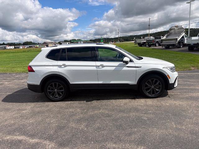 Used 2023 Volkswagen Tiguan SE w/ Panoramic Sunroof Package FWD image 11