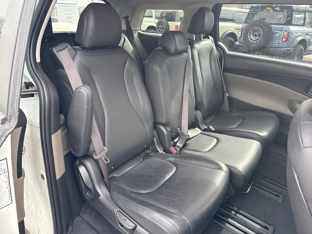 Used 2025 Kia Carnival image 35