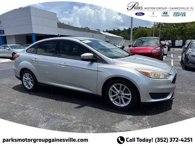 Certified 2017 Ford Focus SE FWD image 3