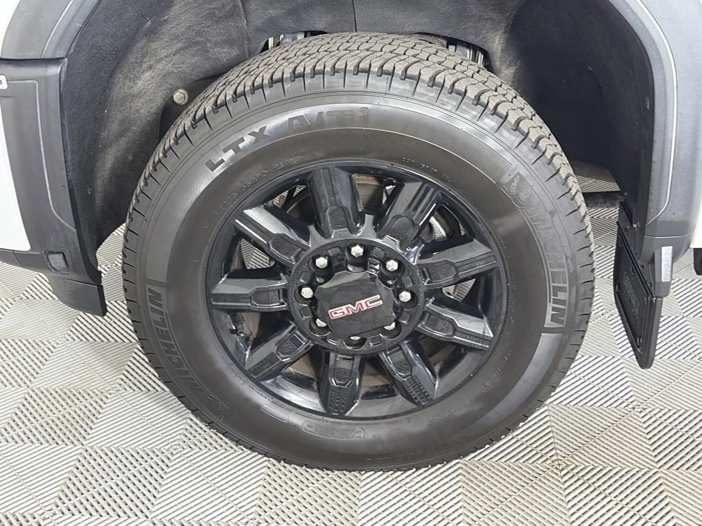 Used 2024 GMC Sierra 3500 AT4 w/ Technology Package image 8
