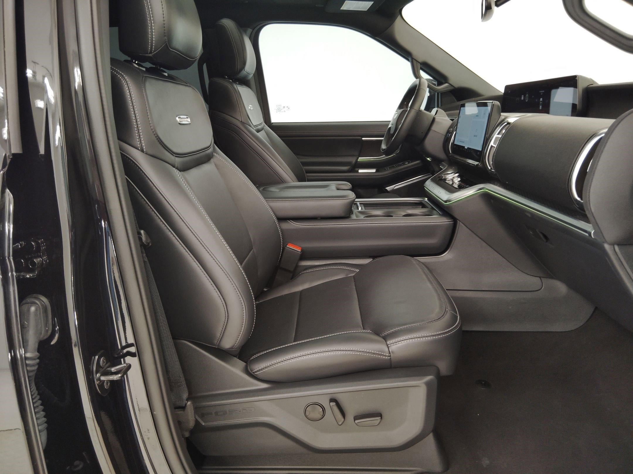 Certified 2025 Ford Expedition Platinum w/ Stealth Performance Package image 30